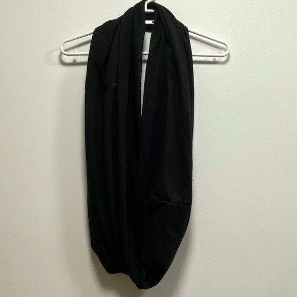 Eddie Bauer Circle Scarf with Pocket - Picture 1 of 3